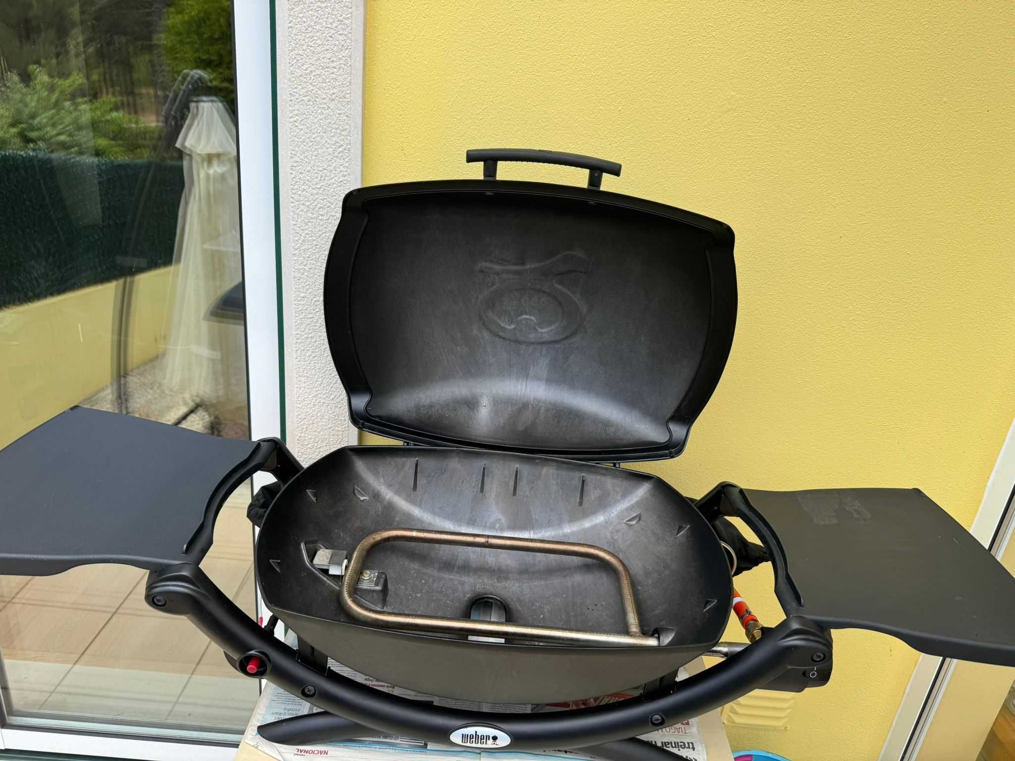 Barbecue a gás Weber Q 2000 (Inclui capa)