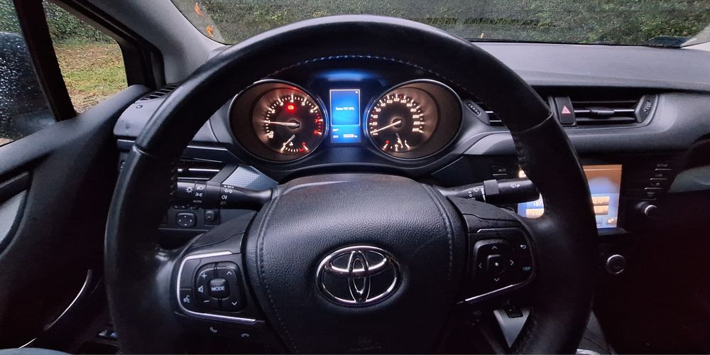 Toyota Avensis t27 PREMIUM 1.8 benzyna najbogatsza wersja, krajowa ASO
