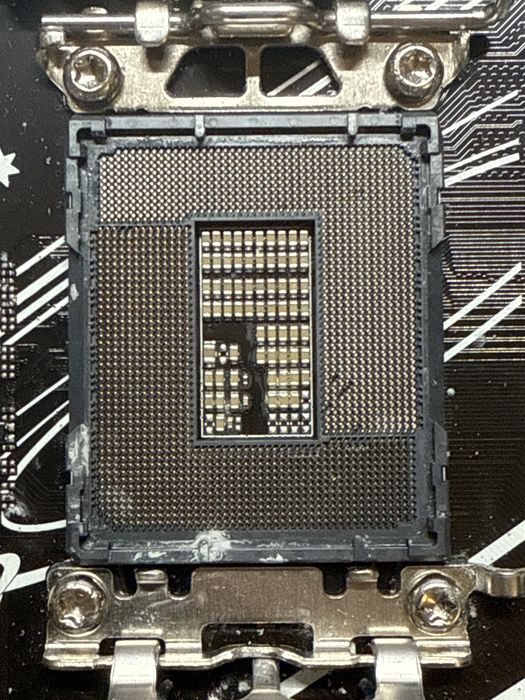 ASUS Prime Z790M-Plus D4 — материнська плата, дефект засувки PCIe