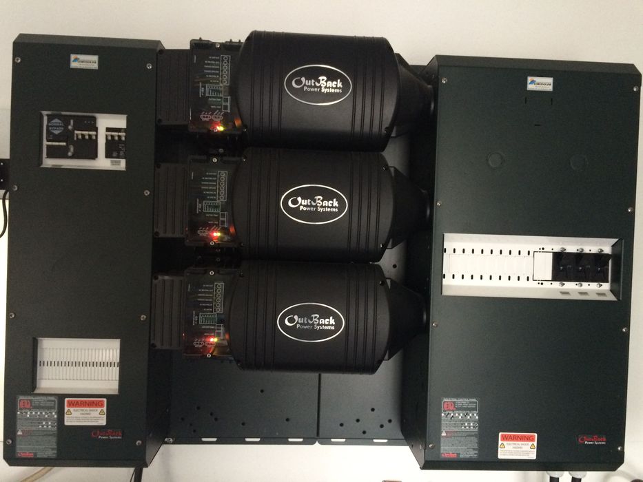 Carregador Outback 60A. Inversor Outback. Quadro gerador.