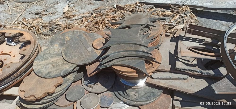 Продам деловые отходы металла после плазменной резки.