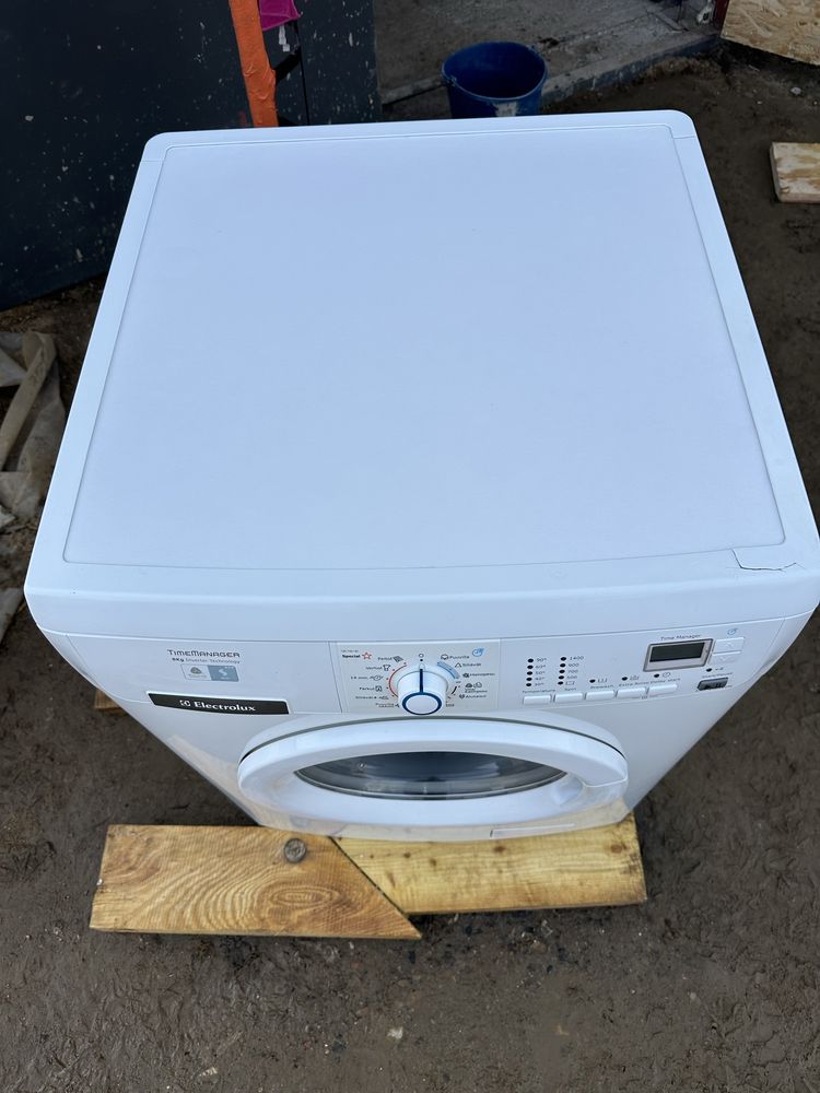Пралка пральна машина Electrolux 8кг Model EWF148420W