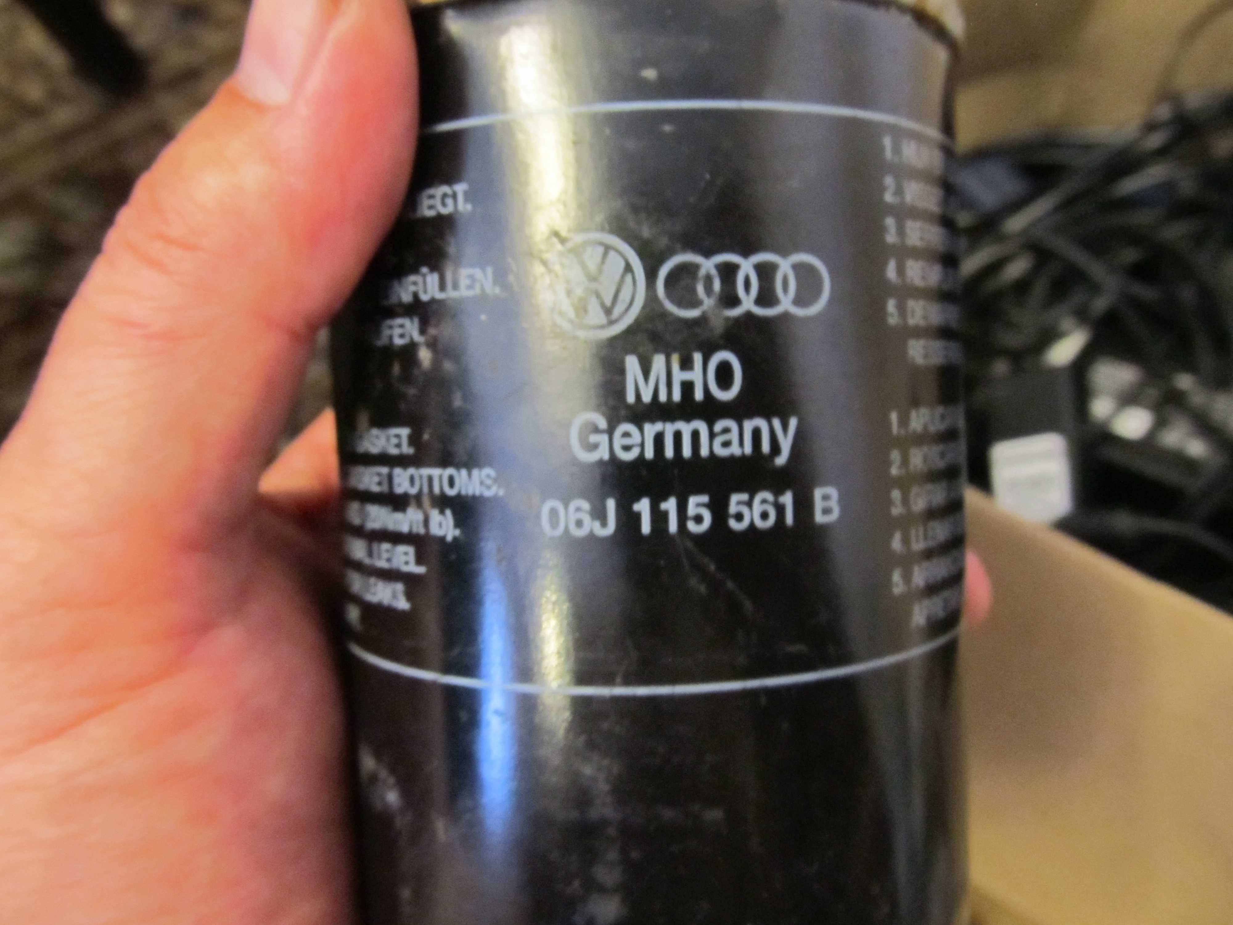 Оригінальний  фільтр масляный VAG Audi MHO 06J 115 561 B
