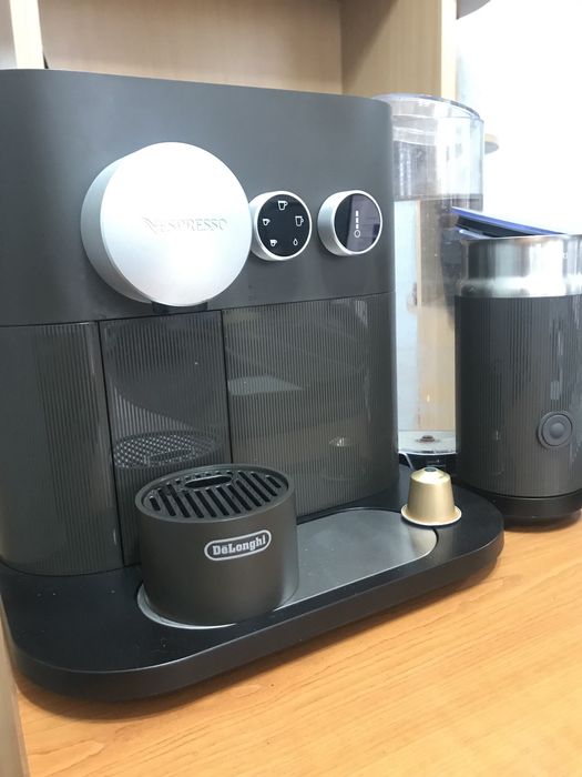 Кавоварка Nespresso Expert&Milk EN 355.GAE