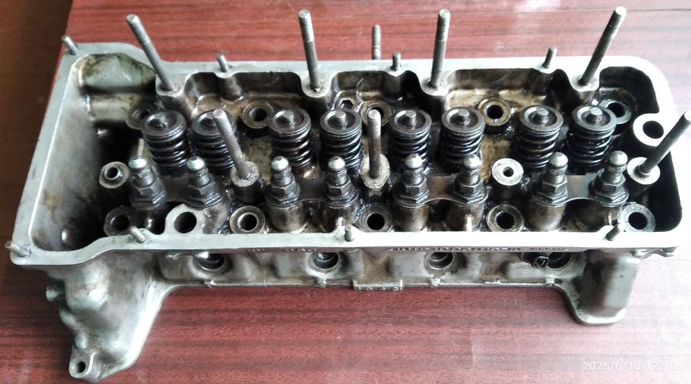 ГБЦ ВАЗ 21011 в зборі.