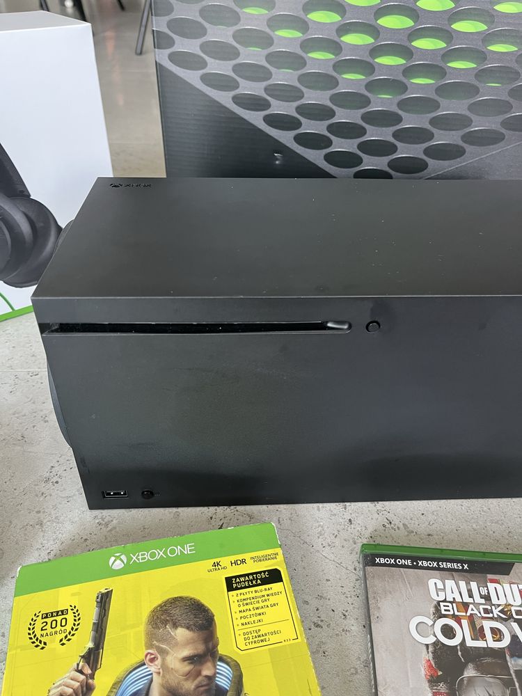 Xbox series X plus sluchawki i 2 gry, super stan