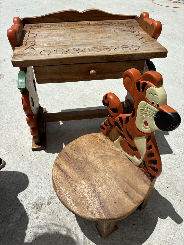 Secretária e cadeira de madeira infantil Tigger