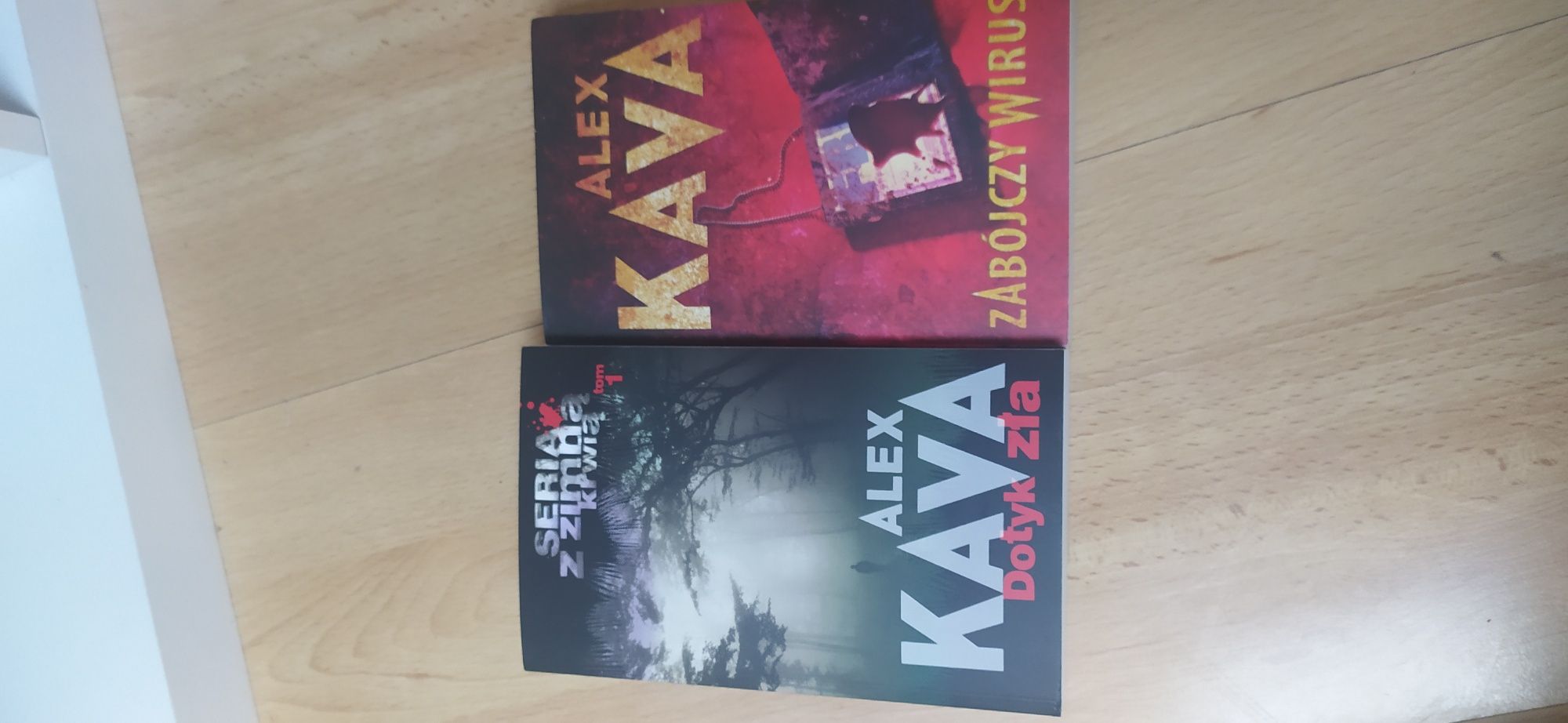 Książki Alexa Kava "Dotyk zła" i "Zabójczy wirus"