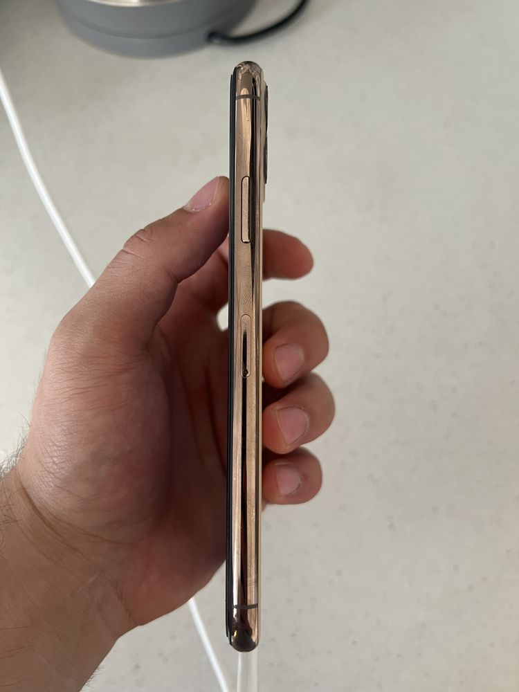 iPhone 11 pro max 256 icloud