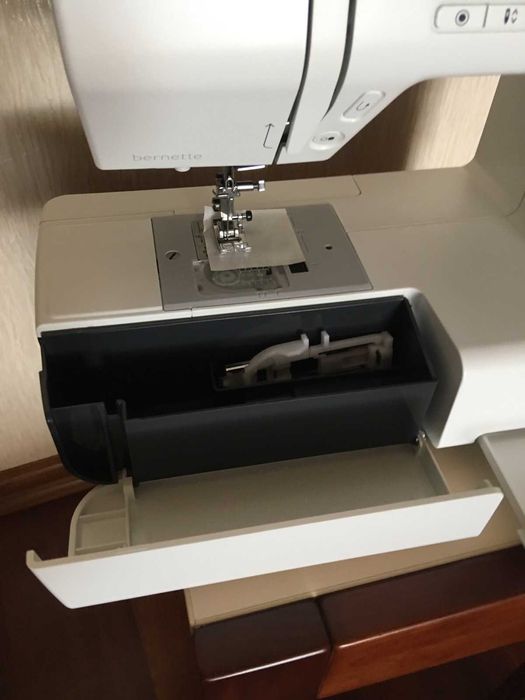 Швейна машина Bernina Bernette B37