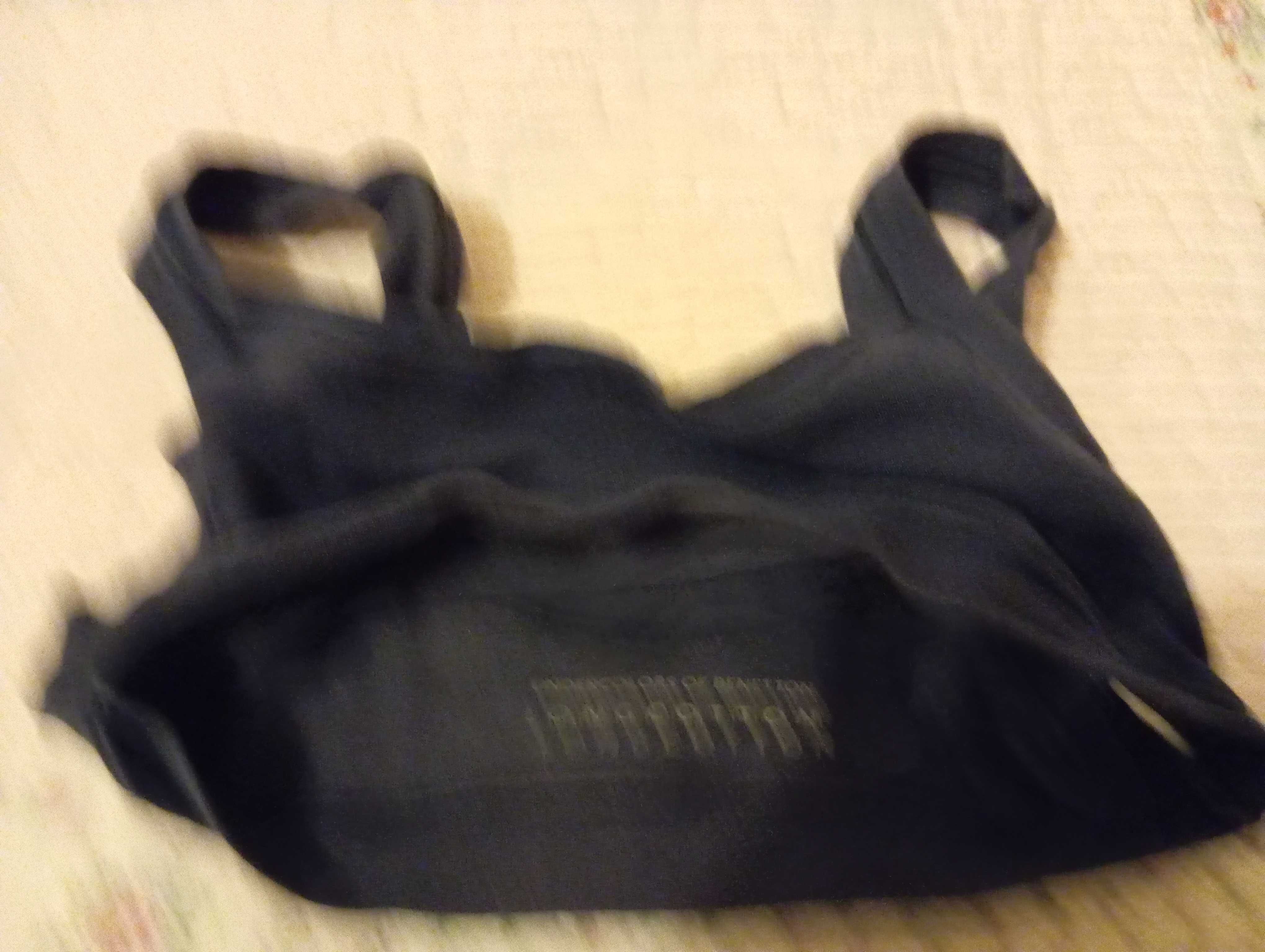 2 tops Benetton 8/9 anos