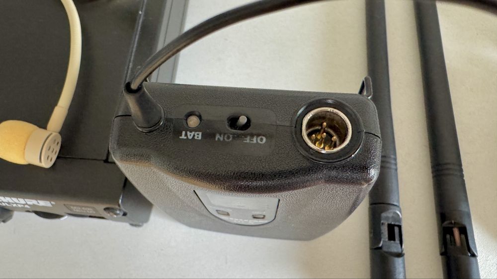 Shure ULXP з бодіпаком та головною гарнітурою, Shure ULX4, ULX1