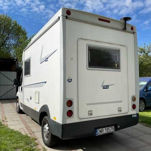 Samochód campingowy, camper Peugeot
Zabudowa marki Tikro - pół integra