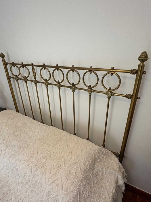 Cama em ferro incluindo colchão