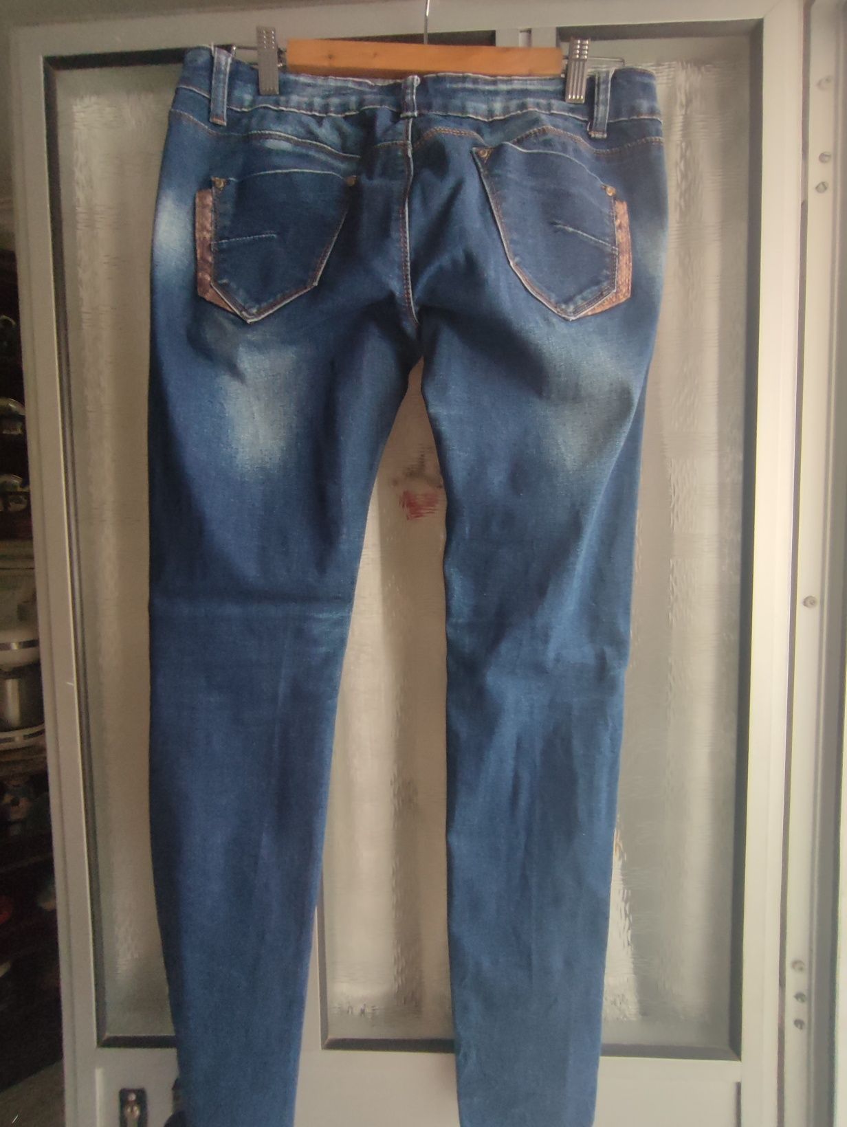 Jeans estilo rasgado tamanho M