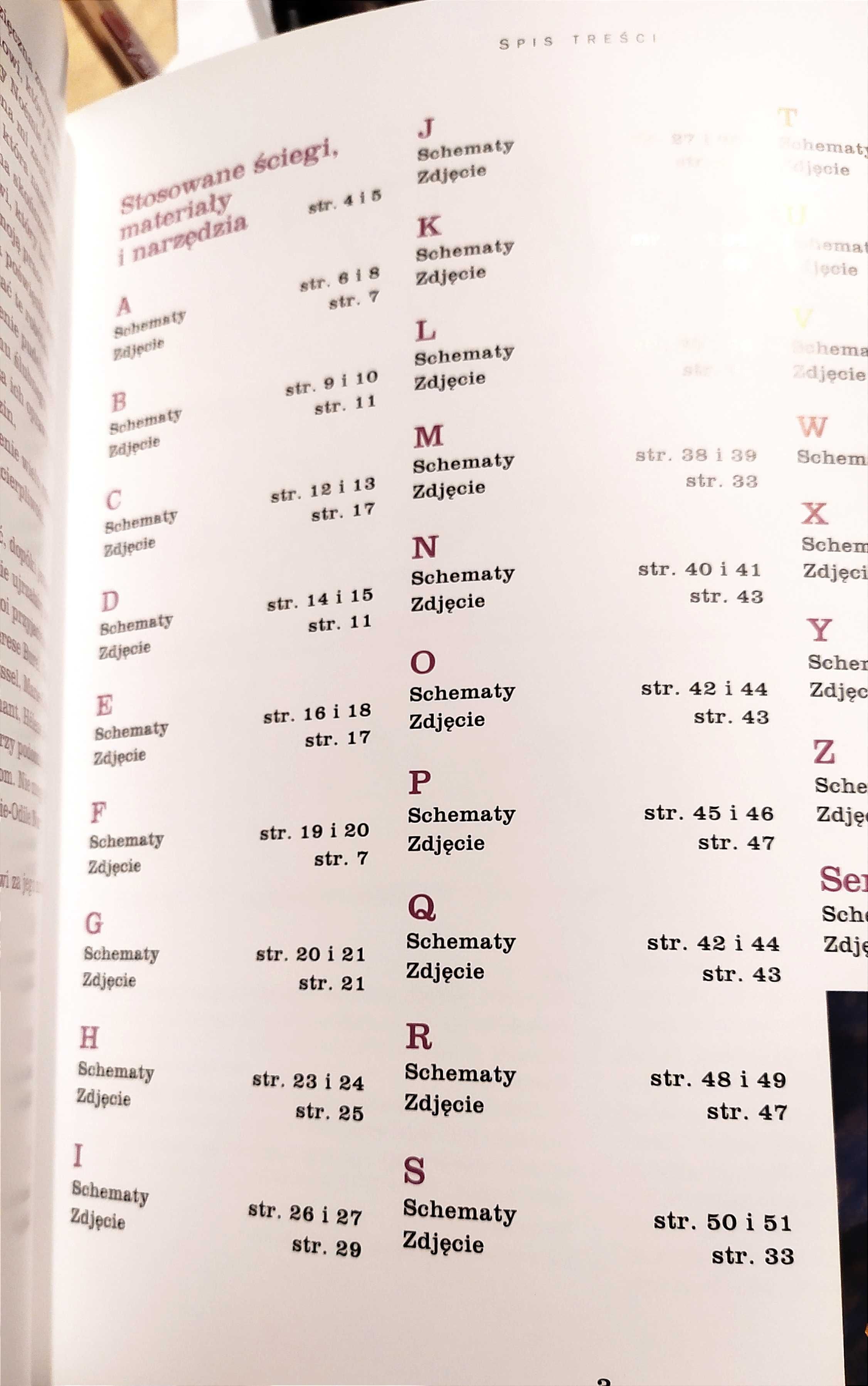 Haftowane Monogramy Izabelle Gagnebin Alfabet haftowany kwiatami