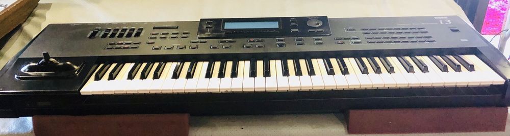 Korg i3 - Workstation - anos 90