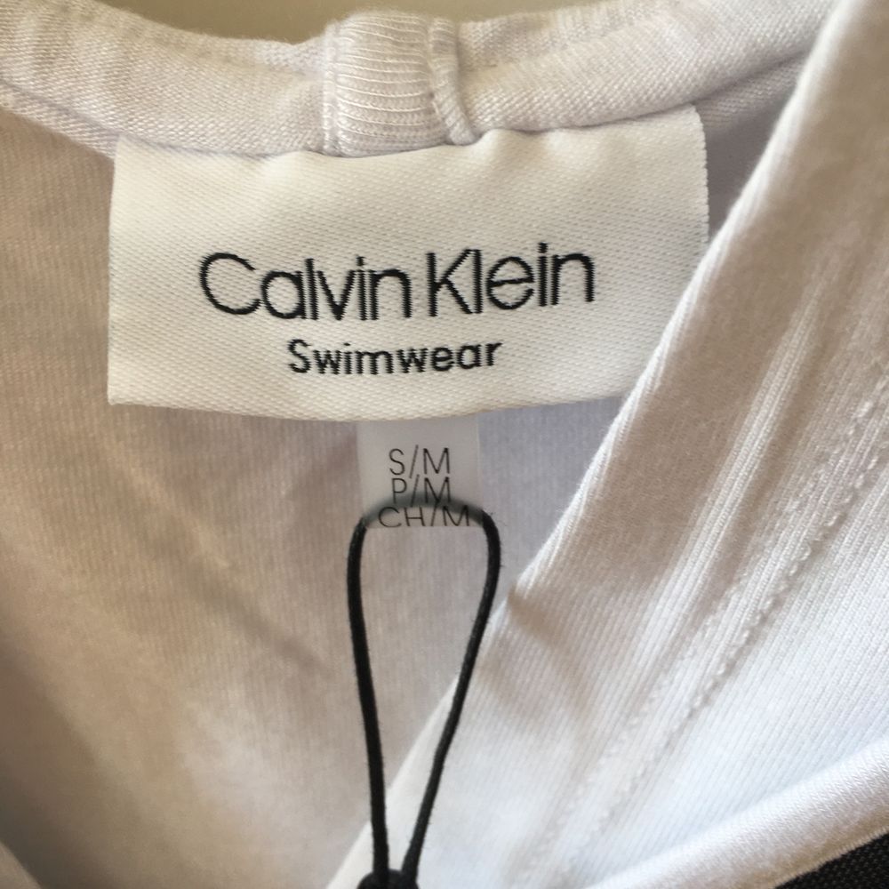 Calvin Klein sukienka plazowa