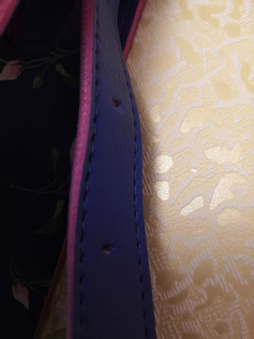 Сумочка Camomilla Milan.
Розмір 24 × 21 см.