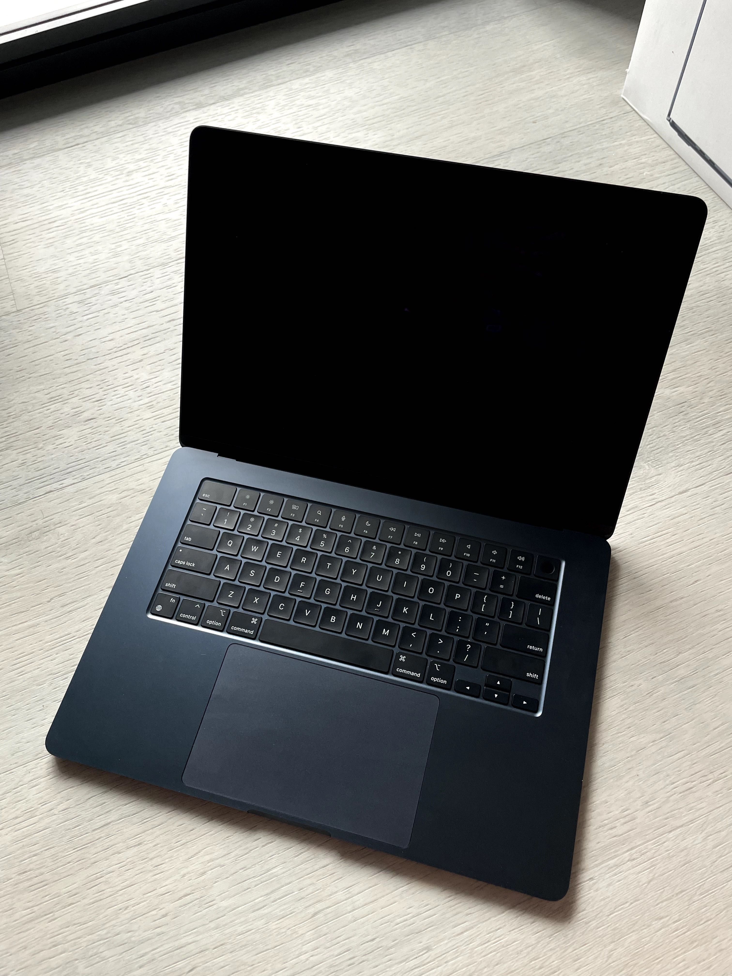 MacBook Air 15' m3 Midnight
