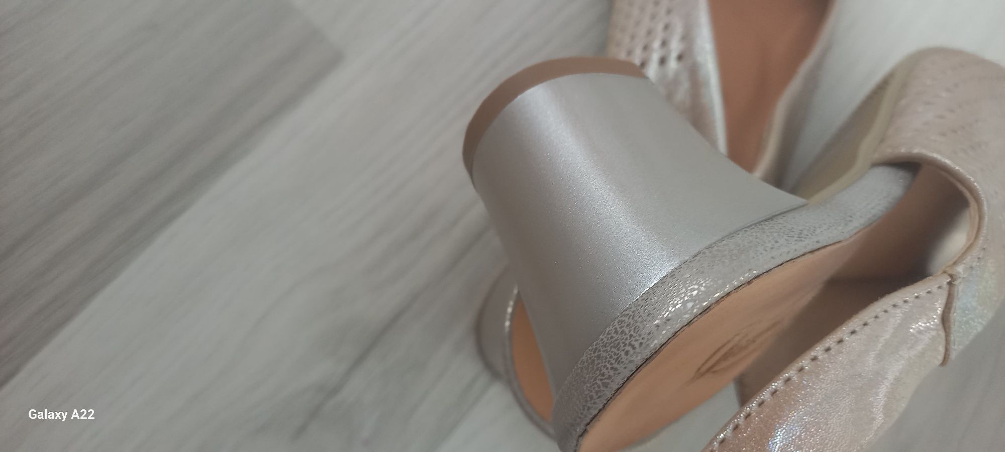Buty damskie letnie na obcasie perłowe Jaromin nowe bez metki