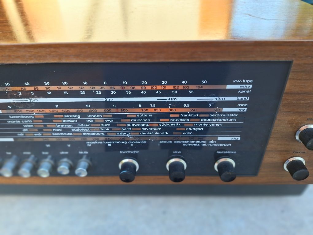 Radio antigo Wega 140