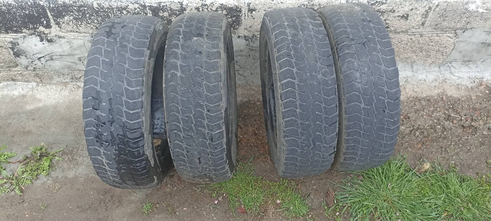 Всесезонные автопокрышки полный комплект!!