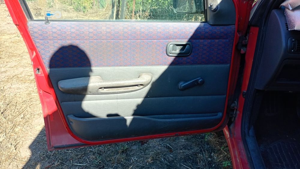 Fiat Punto 1997 4 porta gasolina . Sem depósito.