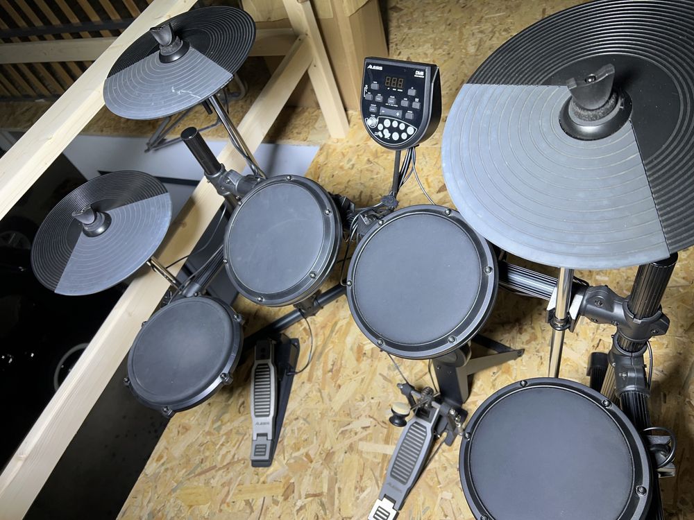 Bateria Eletronica Alesis DM6