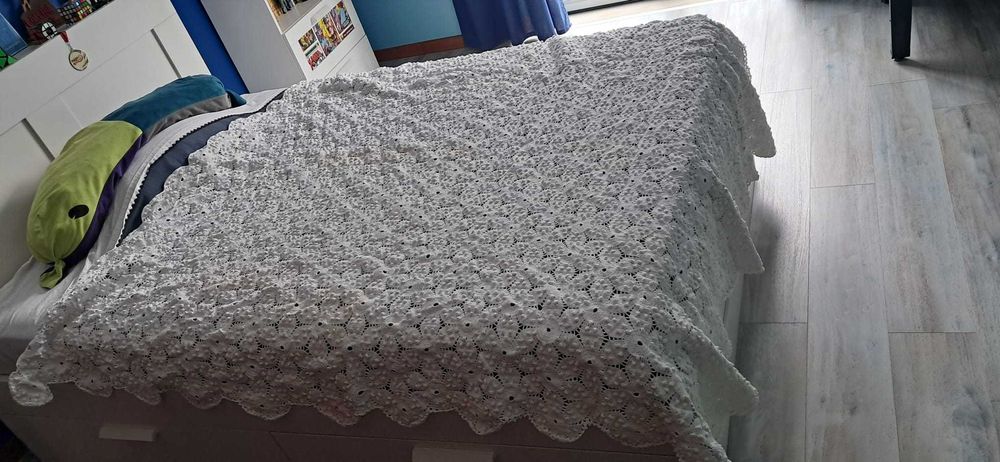 Colcha de renda feita à mão