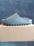 Buty adidasYeezy Slide Onyx sportowe rozmiar.41