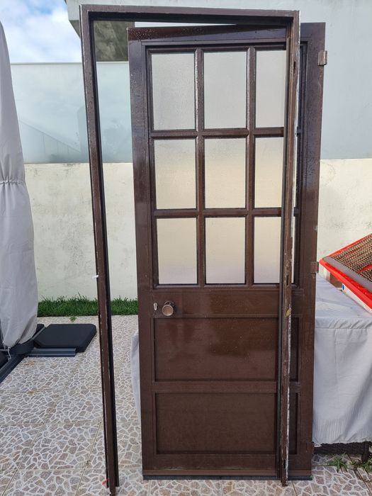 Porta alumínio castanho