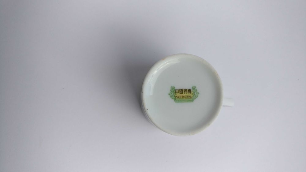 Porcelanowa filiżanka do espresso, maleńki kubeczek do kawy w różyczki