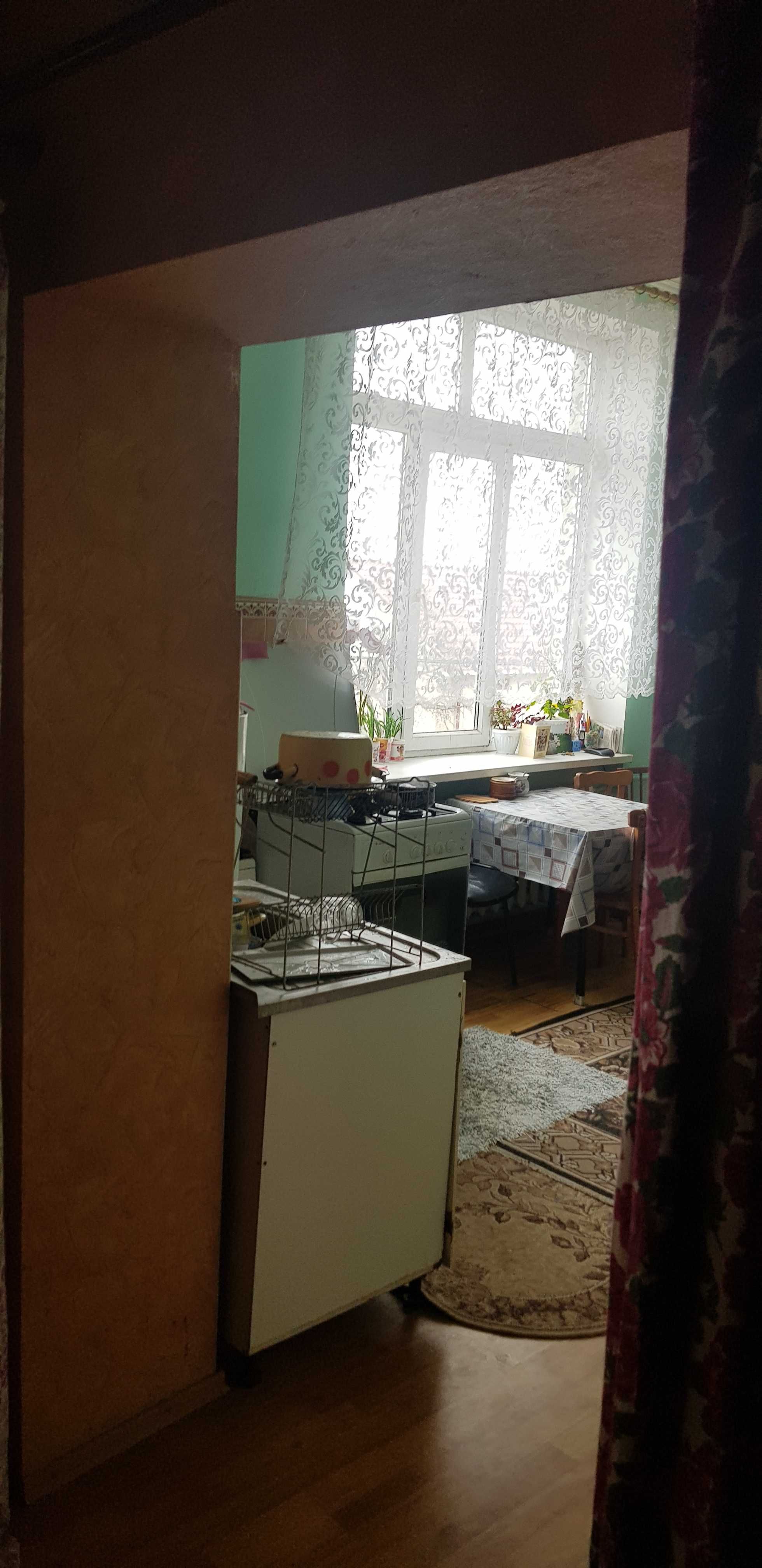 Продається квартира В Підволочиську з літньою кухньою та гаражем