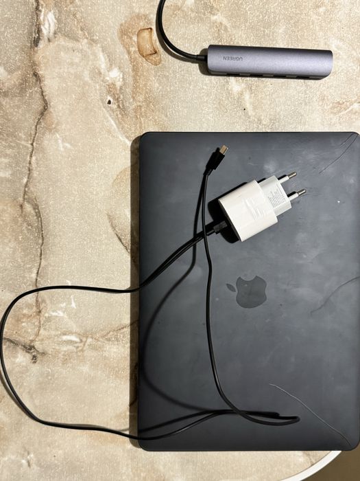 MacBook Pro 13”, 2018 Touch Bar, i7, 16/512