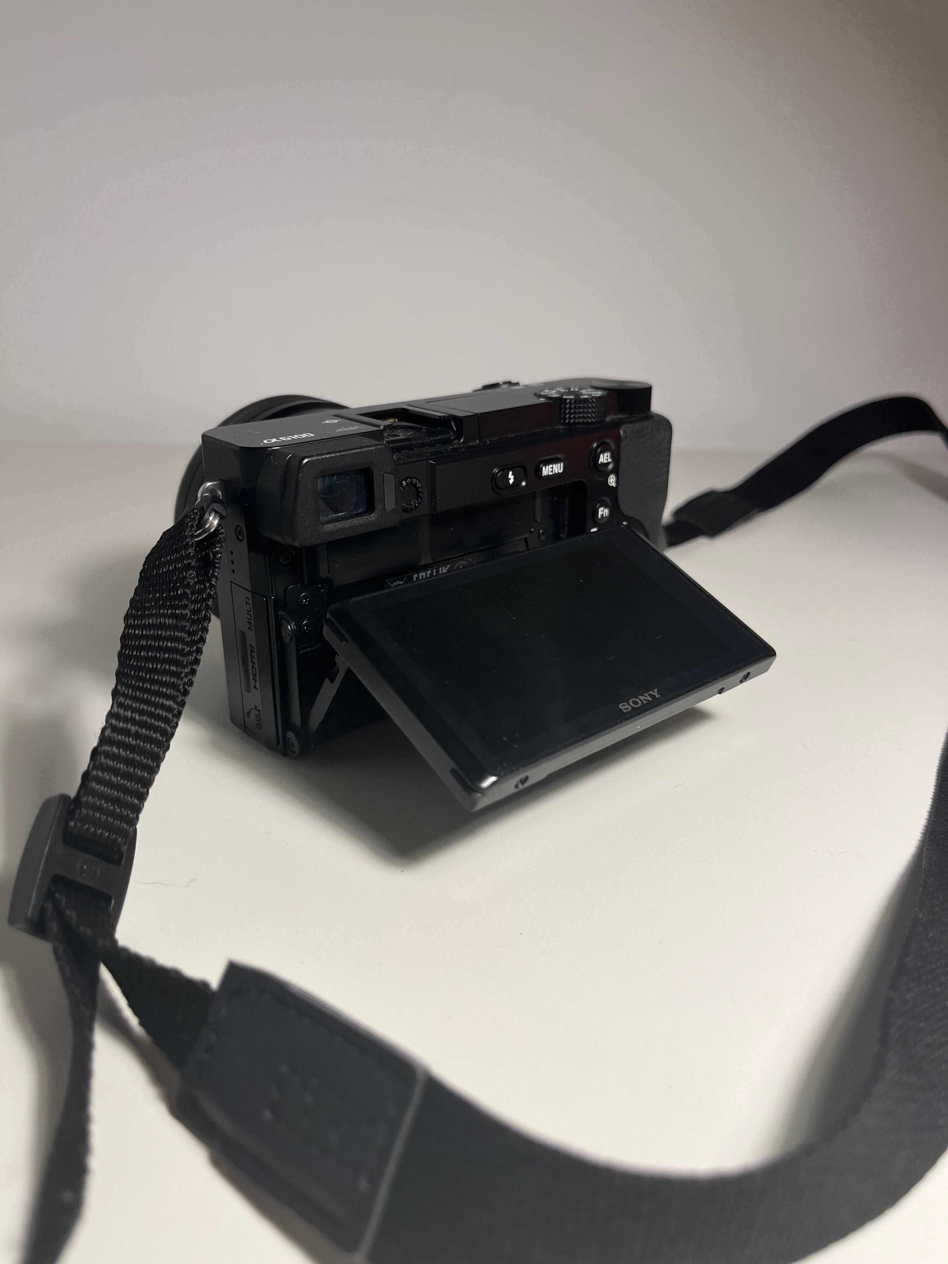 Sony A6100 + E PZ 16-50mm f/3.5-5.6 OSS II