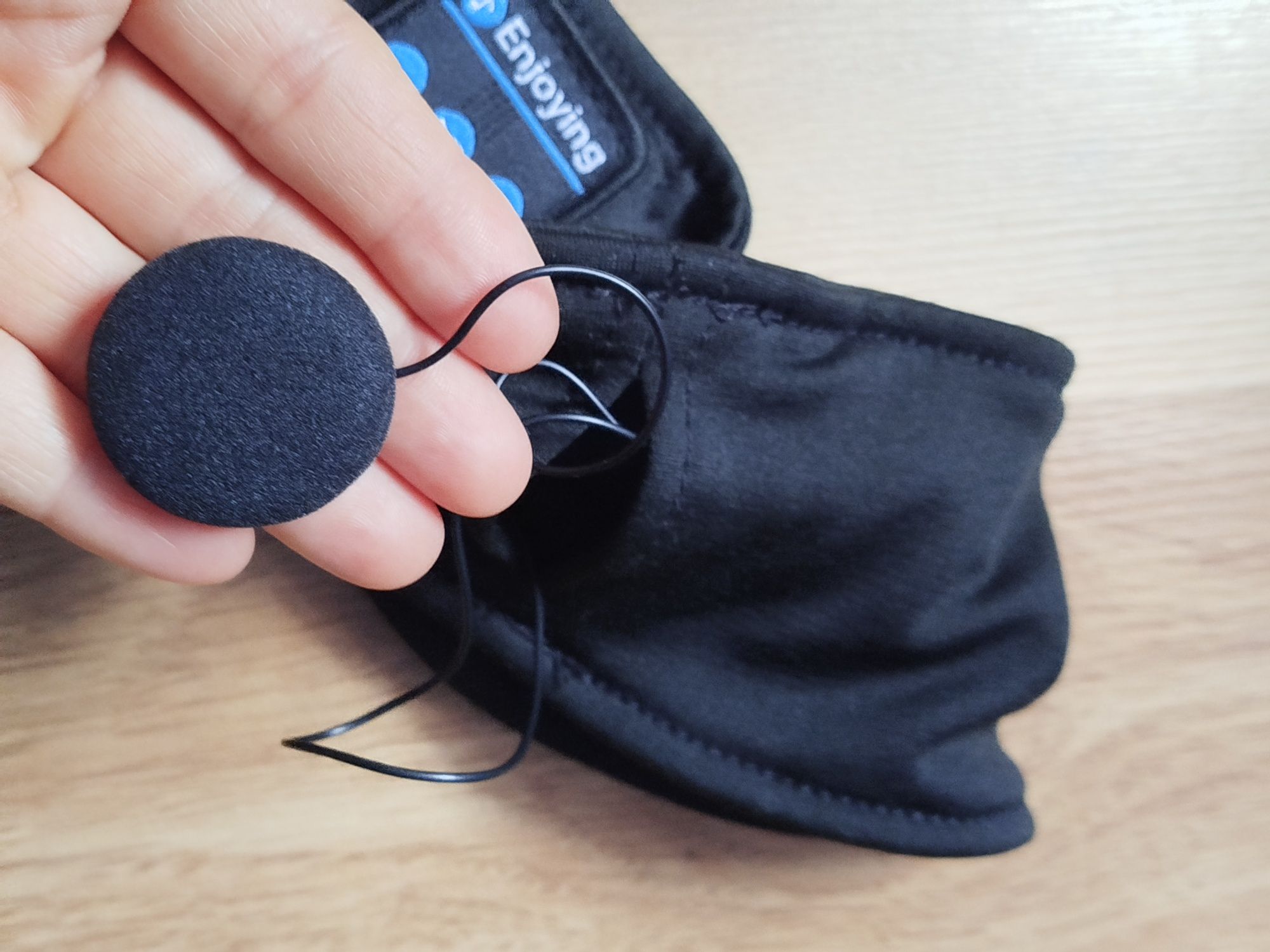 Opaska z wbudowanymi słuchawkami bluetooth,do biegania,na rower