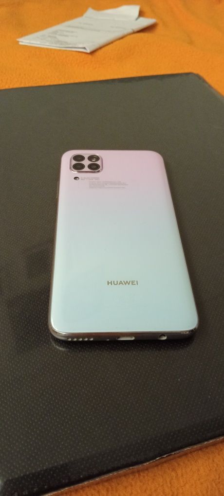 Huawei P40 Lite com capas e películas