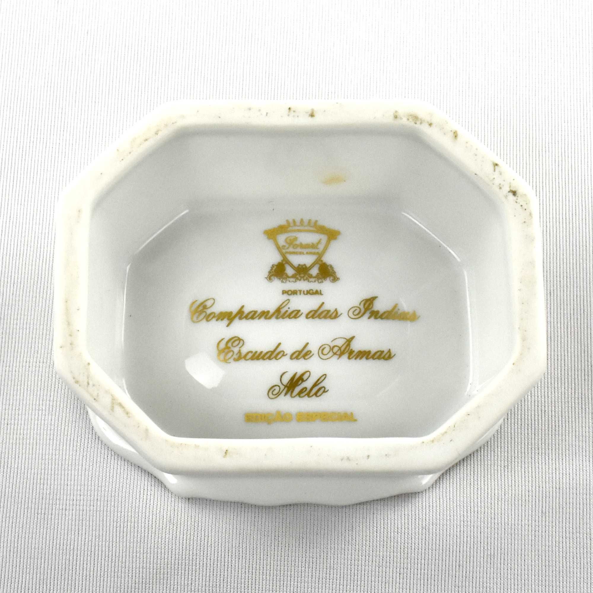 Saleiro em porcelana Porart decoração Escudo de Armas Melo