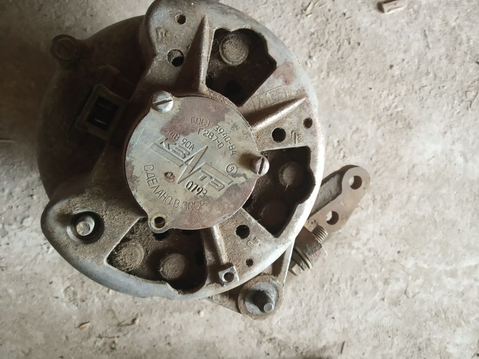 Генератор ЗИЛ 130 есть три штуки