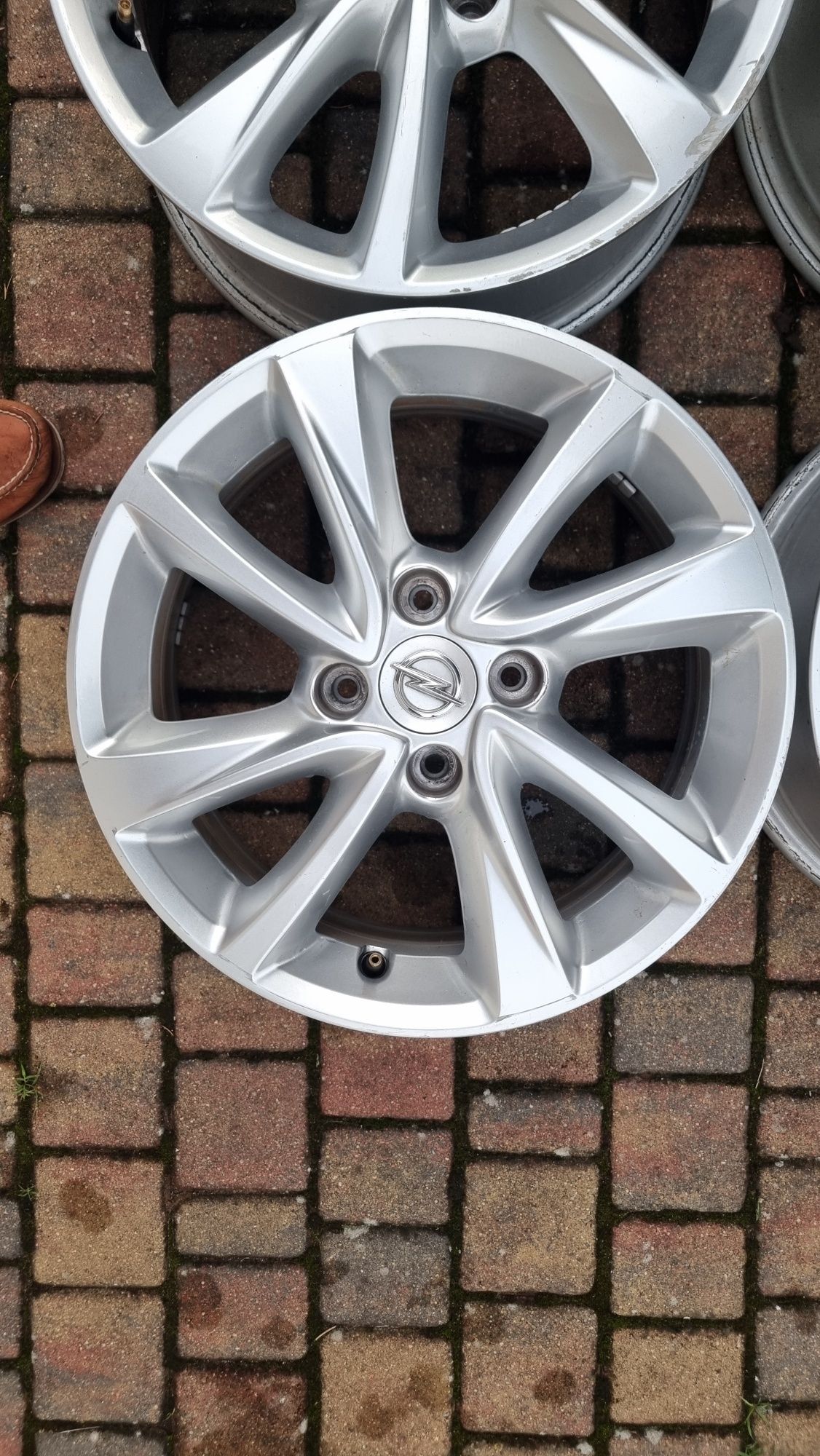 Komplet felg felgi Opel Corsa 16" 4x108