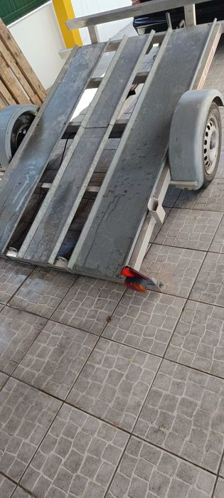 Segue para venda Honda CRF 250R black edition com o reboque