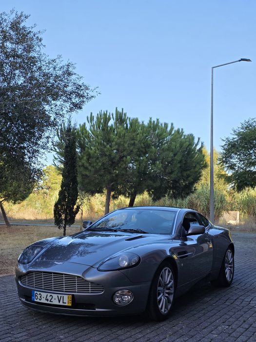 Aston martin vanquish V12