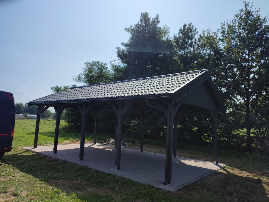 Wiaty tarasy stajnie dla koni.