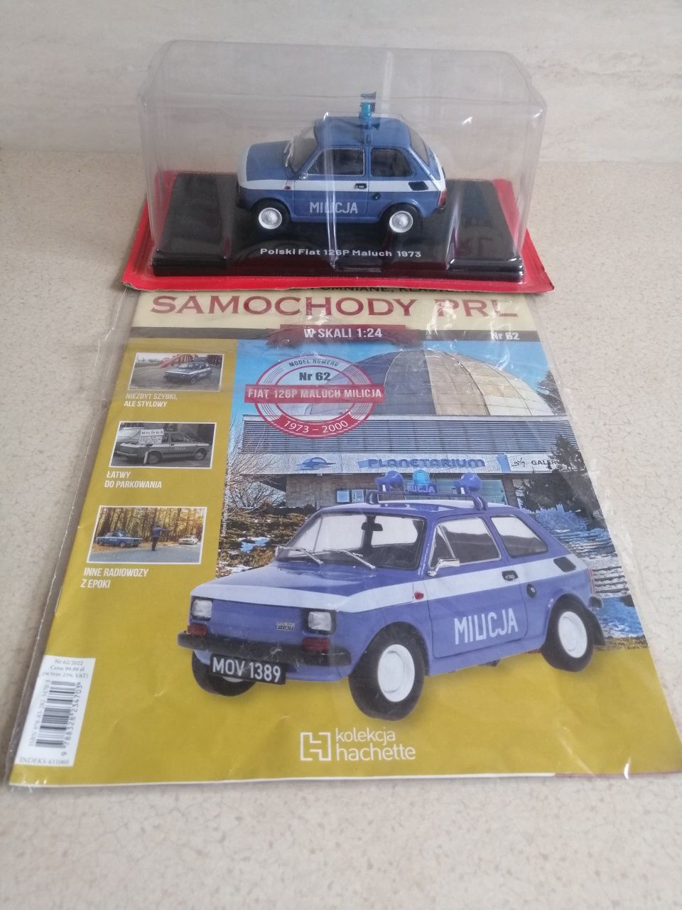 Kultowe samochody prl-u Fiat 126p milicja. skala 1:24