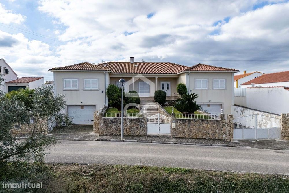 Moradia T4+3 de Prestígio em Vila Nova – Cadaval