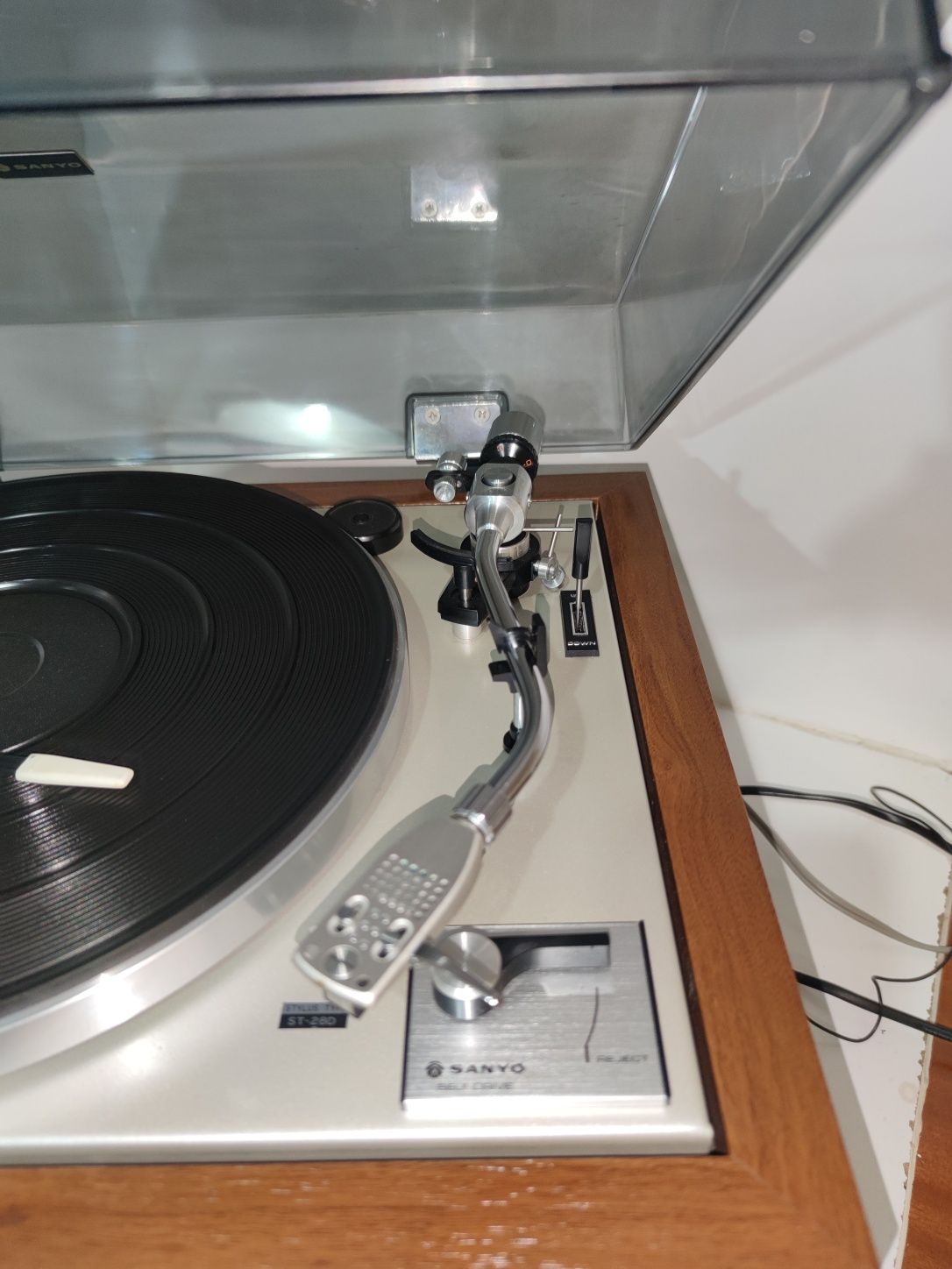 Amplificador ACIKO ata 235 - Gira disco SANYO tp 152 (LER ANUNCIO)