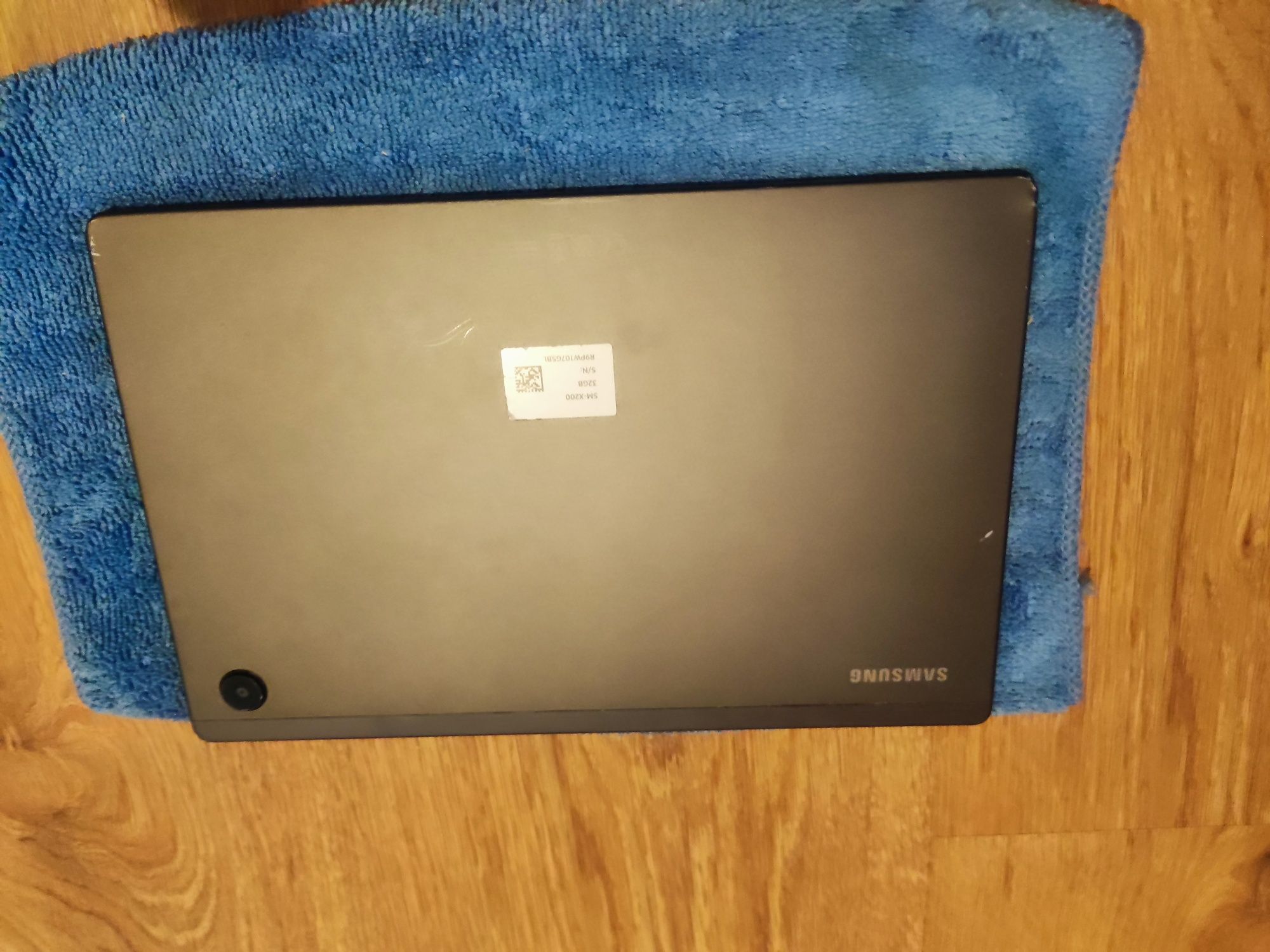 Tablet Samsung TAB A8 SM-X200 delikatnie uszkodzony lcd