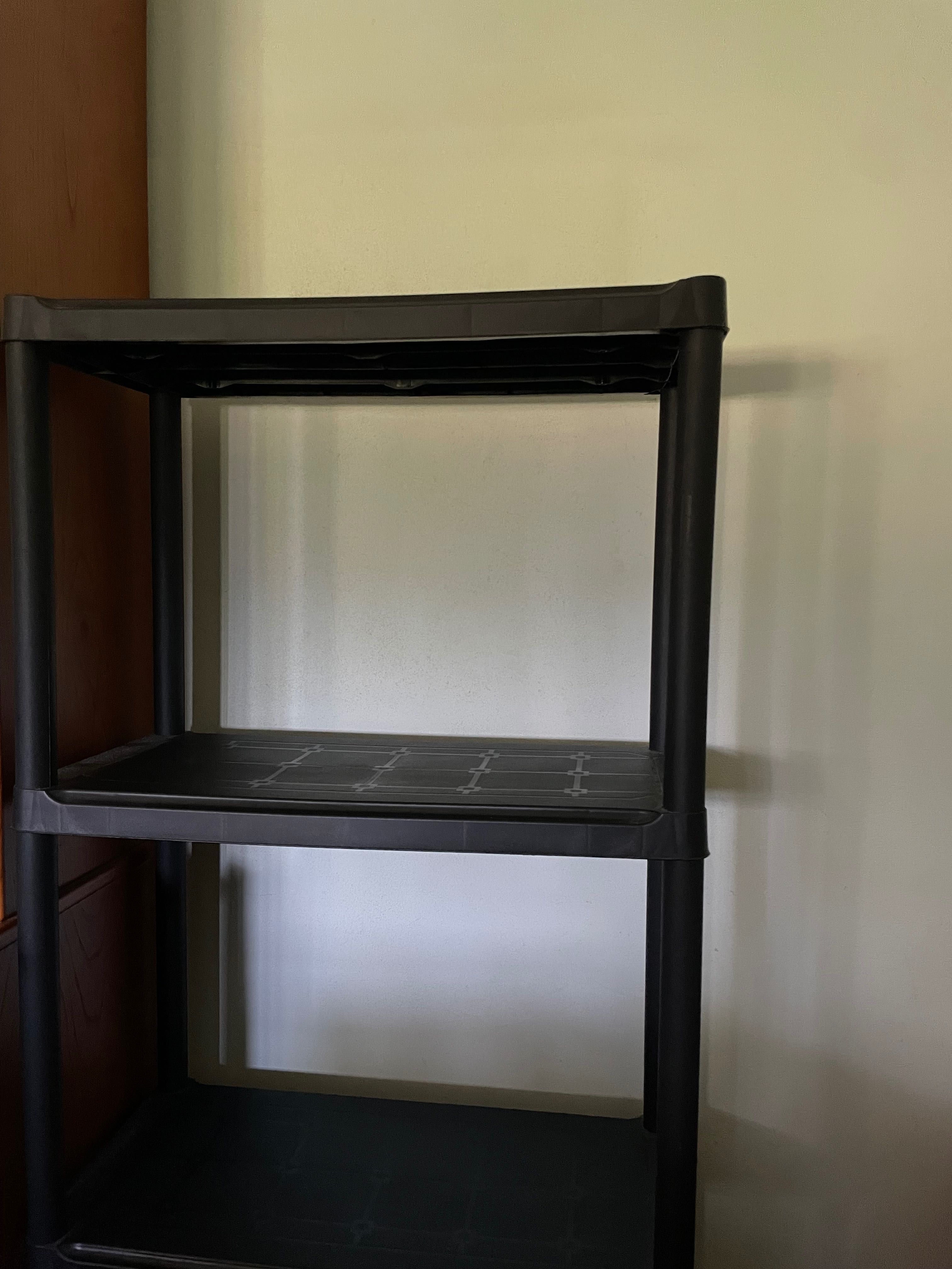 Estante de plástico