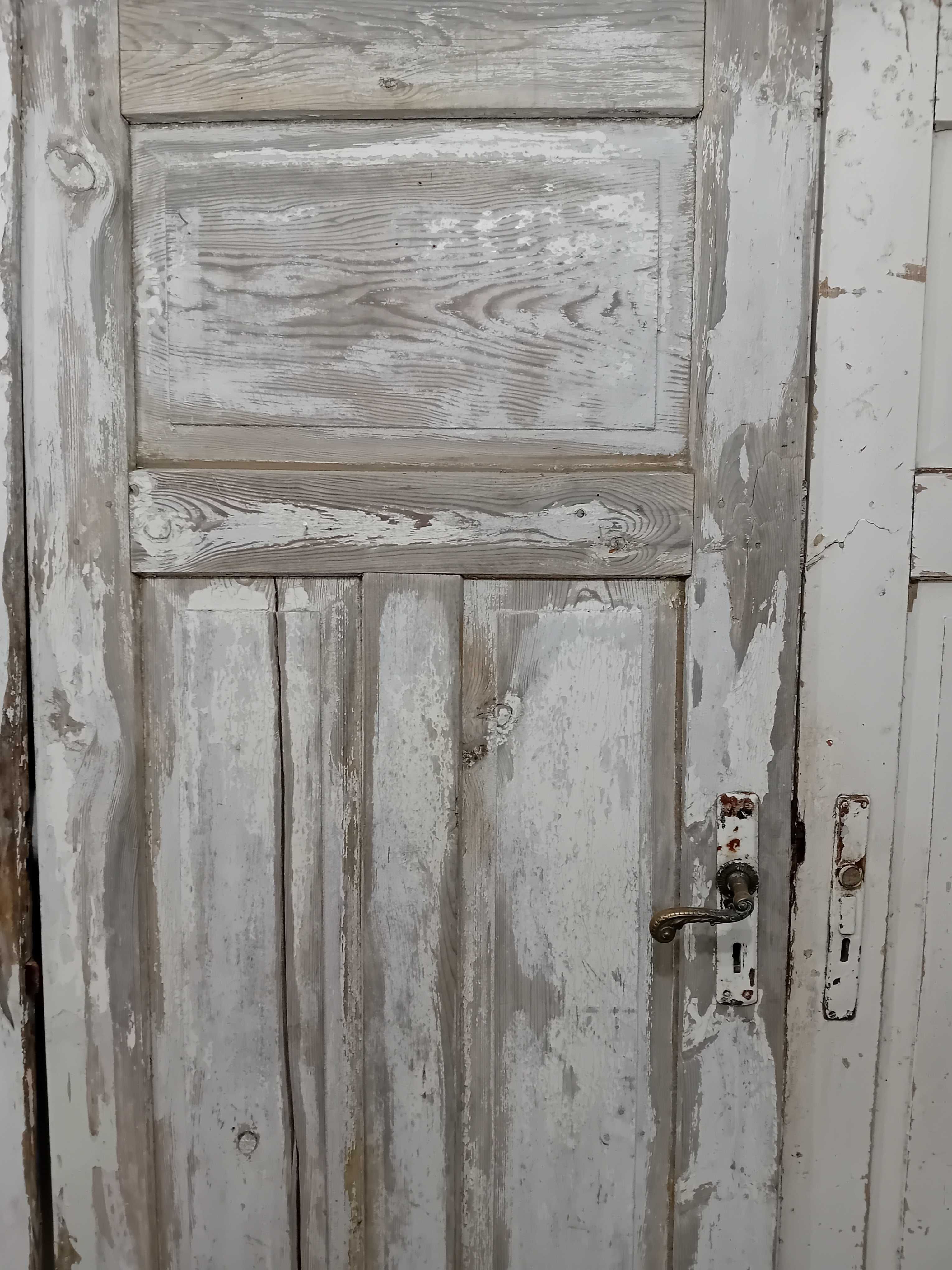 Stare , dębowe  drzwi -   cena za  troje  drzwi